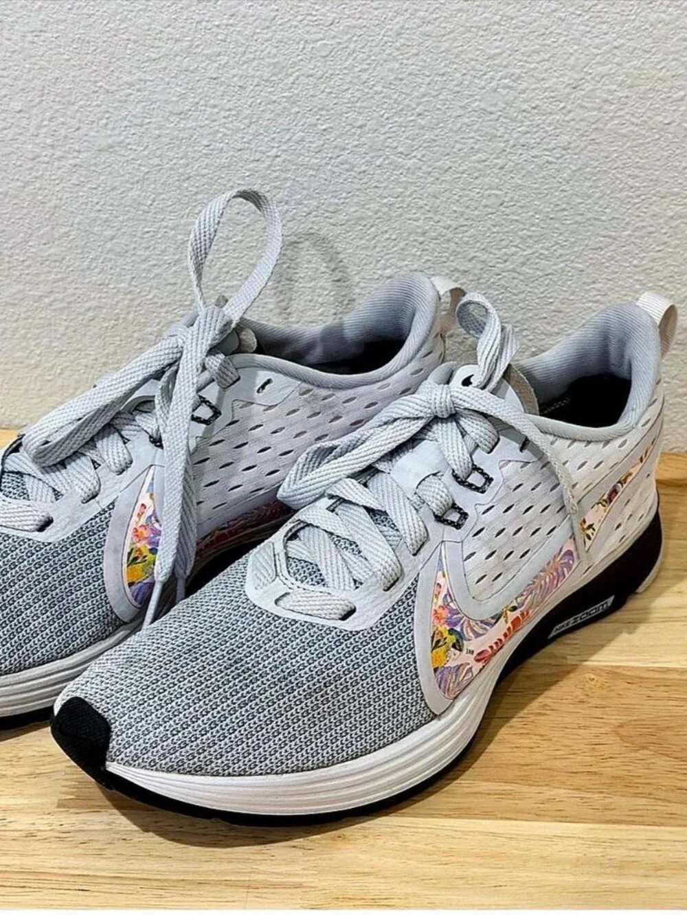 Nike Zoom Strike Floral Swoosh Women's 7.5